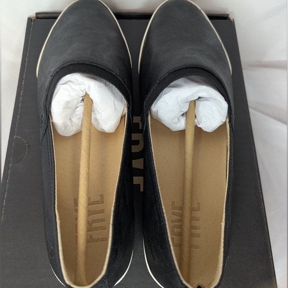 NIB Frye Melanie Slip On Women's Shoes Size 8 - Picture 11 of 12